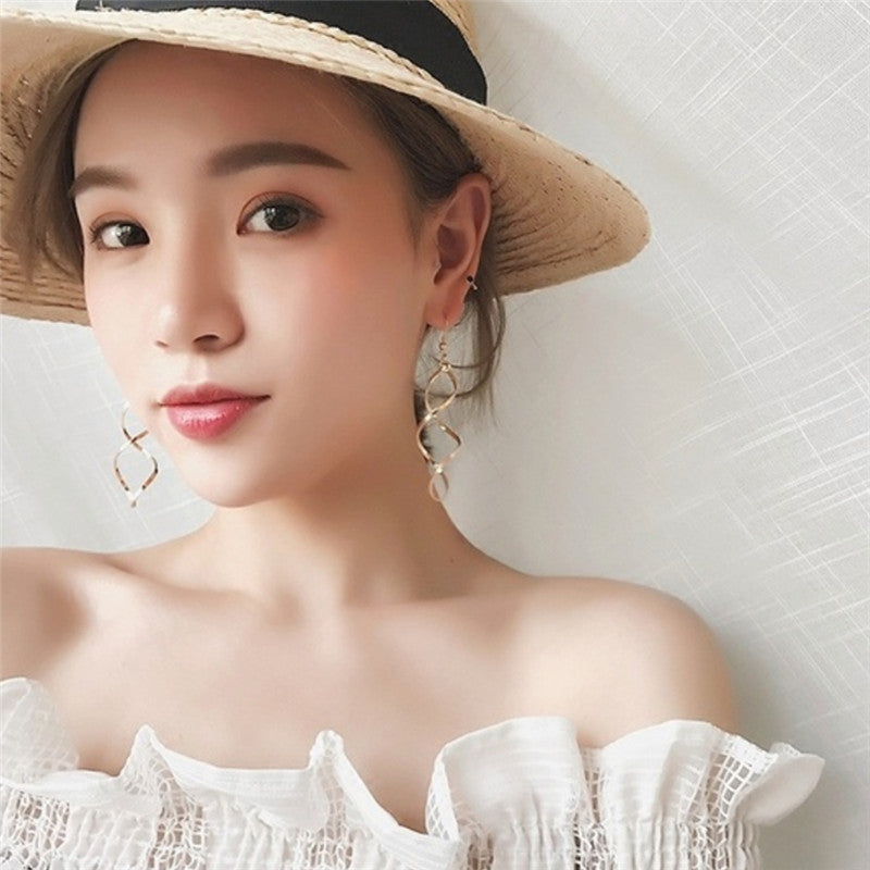 "Elegant Spiral Curved Drop Earrings – Timeless & Chic Statement Jewelry" ✨ - Peaklo Quality
