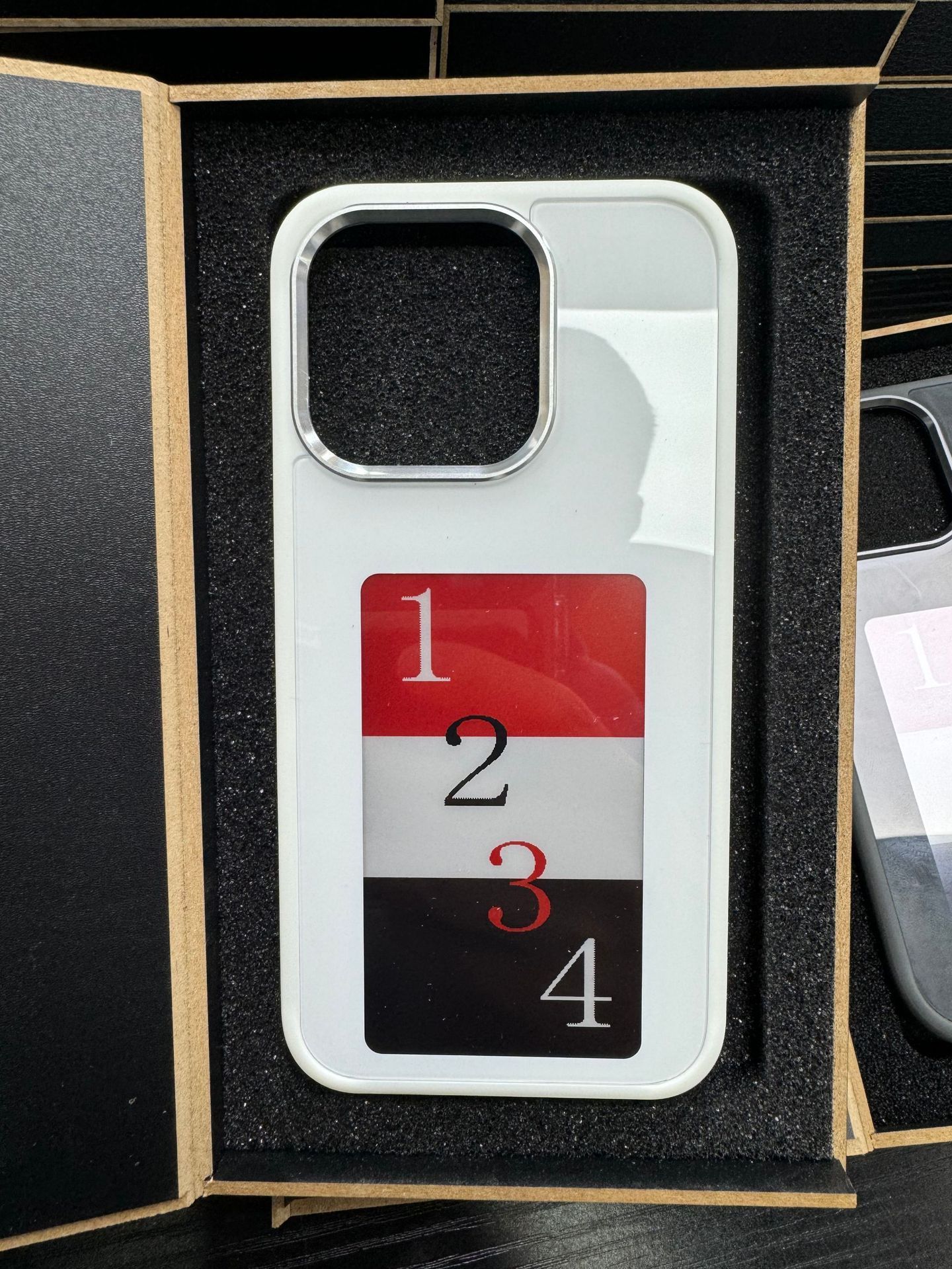 "E-Ink Screen Phone Case – Personalized Projection, Battery-Free Luxury Cover" 📱✨ - Peaklo Quality
