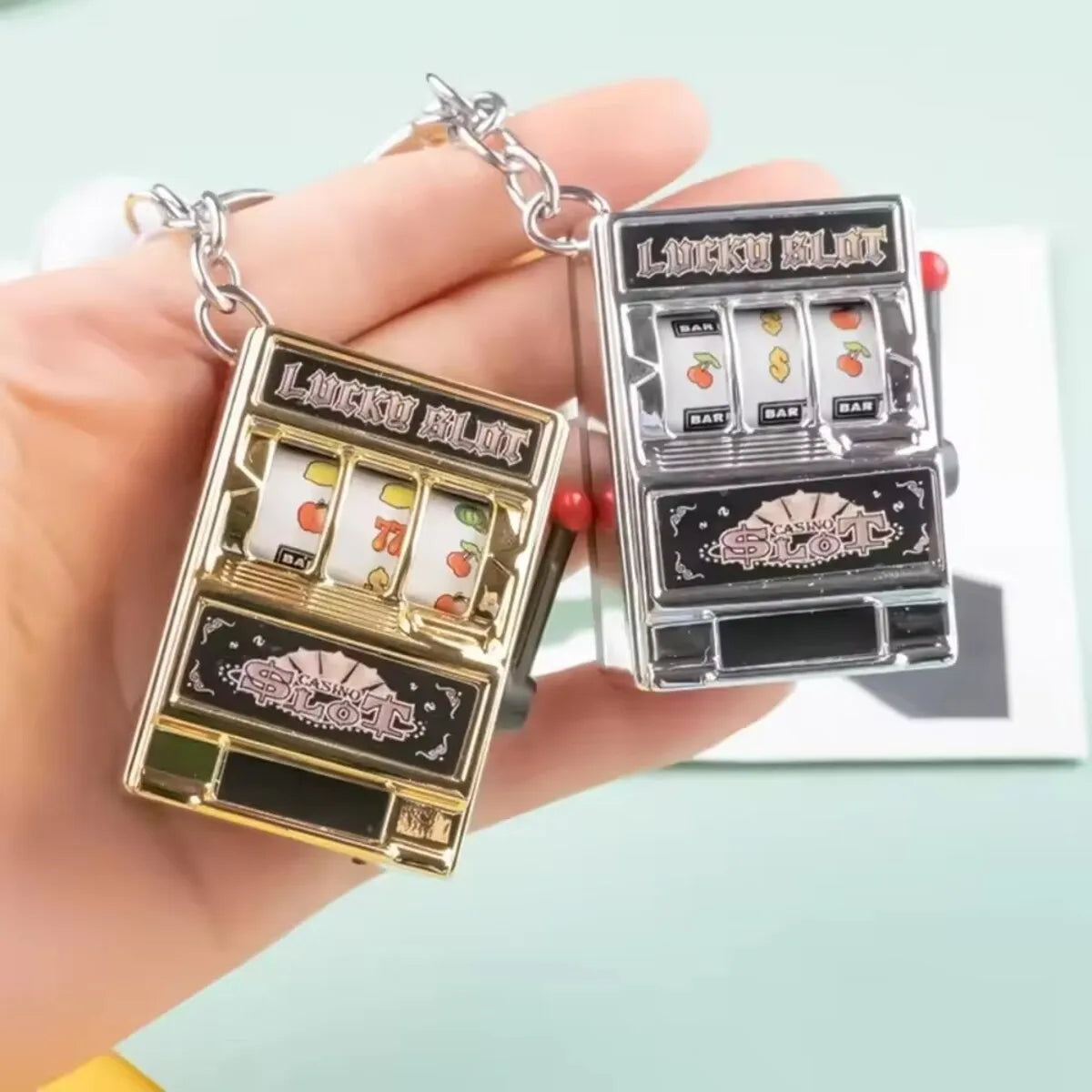 "Mini Slot Machine Keychain – Fun & Trendy Casino-Inspired Accessory" 🎰✨