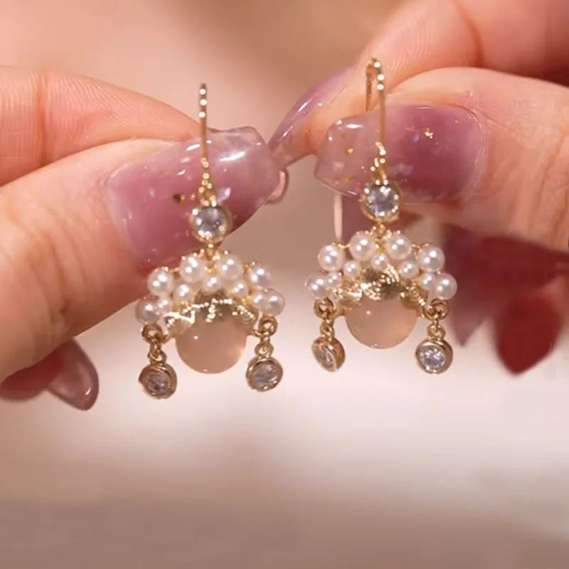 2024 Trendy Long Pearl Earrings – Elegant Floral Rhinestone Wedding Jewelry ✨